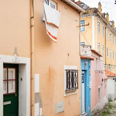 Spacious 1 Bed Studio In Lapa * Lisbona